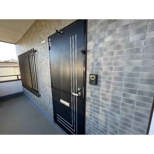 パティオ１２の玄関|明るい玄関です