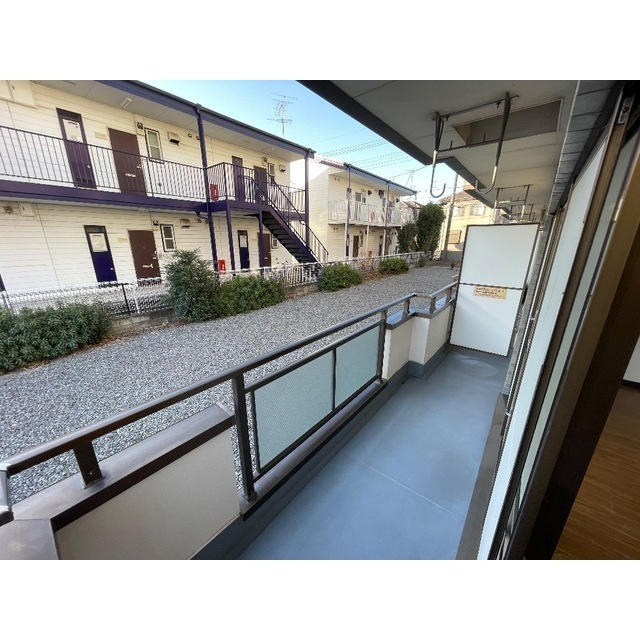 パティオ１２のバルコニー|外からの目が気にならないバルコニーで洗濯物が干せます