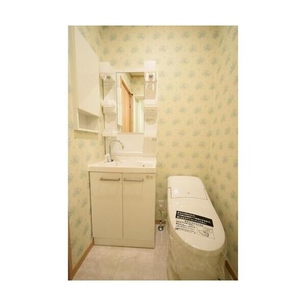 CASA FELIZの洗面所|収納のある独立洗面台です※別部屋写真