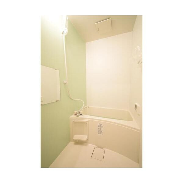 CASA FELIZの浴室|明るい浴室です※別部屋写真