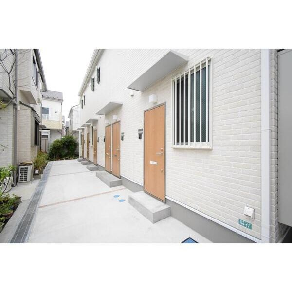 CASA FELIZのエントランス|明るい雰囲気です