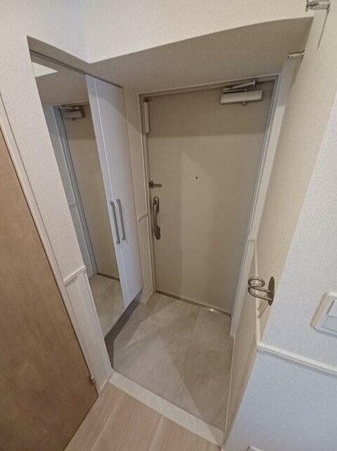 スアヴィス三ノ輪の玄関