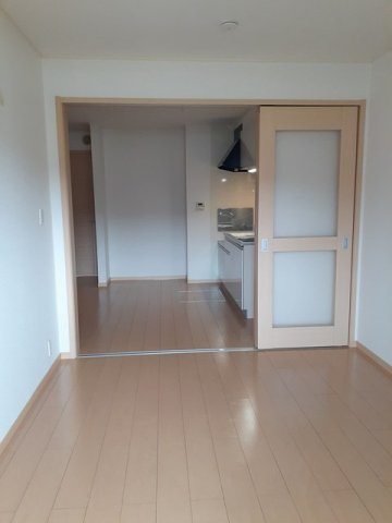 【居間・リビング】 | プランドール　３ | こちらの居間で趣味の時間をお楽しみください