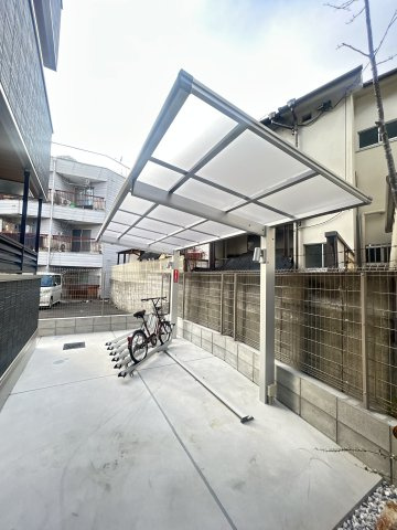 グリューネ塚口本町の駐車場