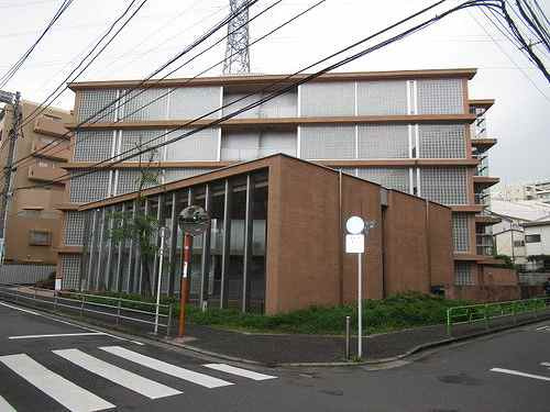 狛江市和泉本町１丁目の賃貸マンション
