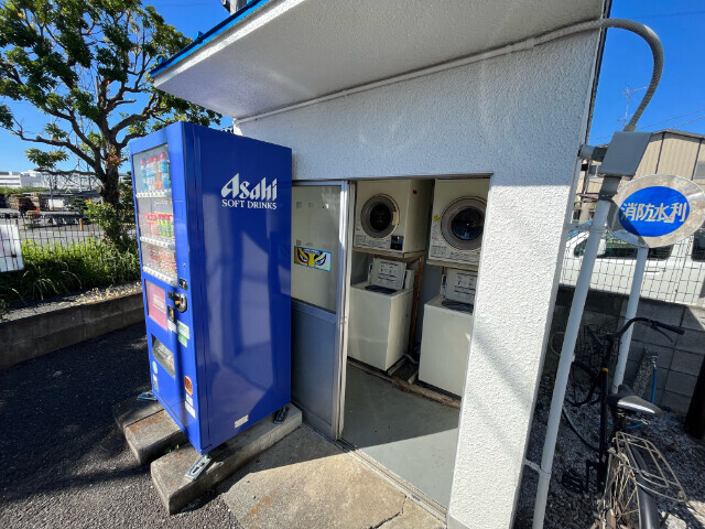 ヘリオス378谷保のその他共用部分|飲料自販機・コインランドリー