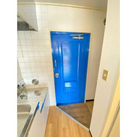 ヘリオス378谷保の玄関