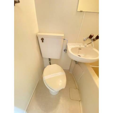 ヘリオス378谷保のトイレ