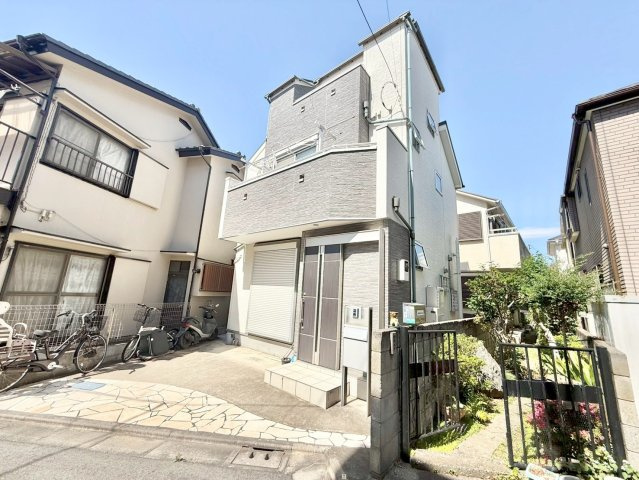 練馬区春日町5丁目 中古戸建の外観|2026.05.29撮影

現地ご見学希望・資料請求などお気軽にお問い合わせ下さい！
03-5990-5201