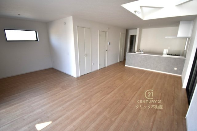 GRACE　水戸市小吹町　2期 　2の居間・リビング|上部吹抜けのリビング。自然光がたっぷりと降りそそぎ、表情豊かで開放感いっぱいです♪