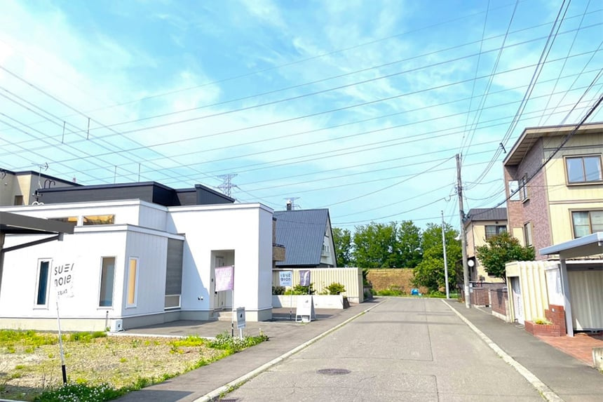 【建築条件付き】手稲区新発寒7条2丁目　B区画の前面道路含む現地写真