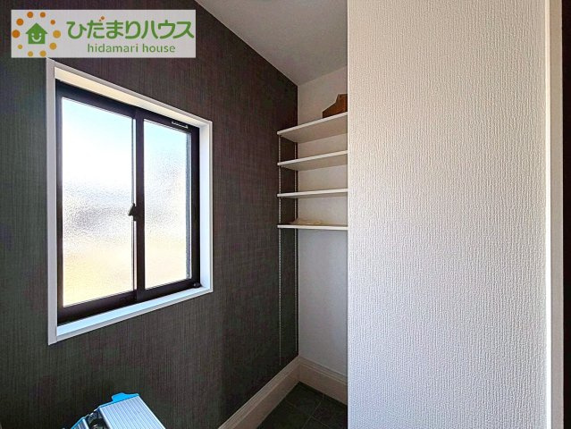 【玄関】 | 取手市戸頭　中古戸建 | S.I.Cはベビーカーや趣味の用品置き場にもご利用可能で広々使えます。