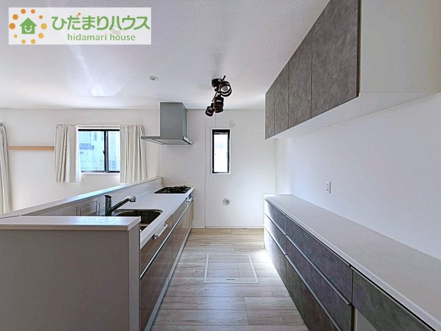 【キッチン】 | 取手市戸頭　中古戸建 | カップボード標準装備となりますので、買い足さずに収納は困りません。