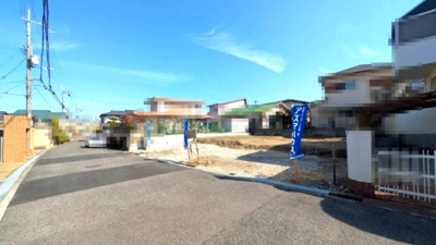 【前面道路含む現地写真】 | ライフフィールド槇塚台3丁　1号地 | 前面道路は西側幅員約6.6mと広々！見通しが良く、開放感のある住環境です。ぜひ一度、現地をご覧ください。