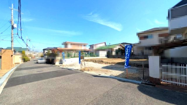 【前面道路含む現地写真】 | ライフフィールド槇塚台3丁　1号地 | 前面道路は西側幅員約6.6mと広々！見通しが良く、開放感のある住環境です。ぜひ一度、現地をご覧ください。