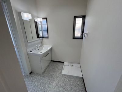 【独立洗面台】 | 小倉台２丁目　中古戸建 | 洗面化粧台も新調しております。