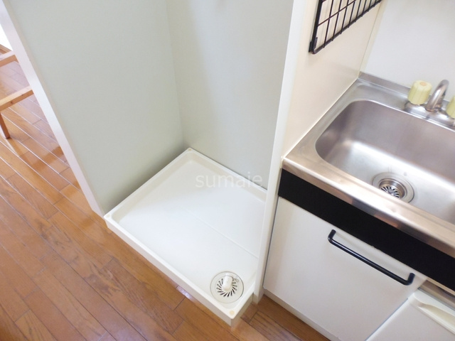 秀華三番館の設備|洗濯機置き場はキッチン横です