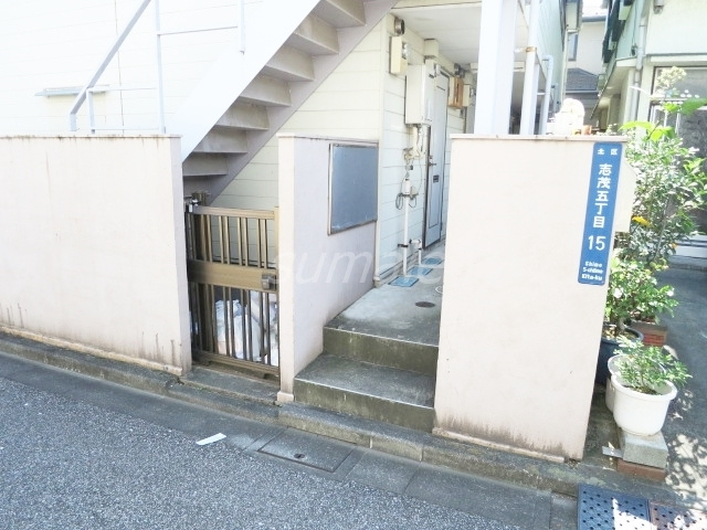 秀華三番館のエントランス|入り口部分はこの様になっております！