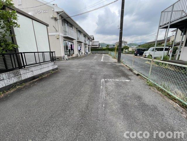 オークハウスの駐車場