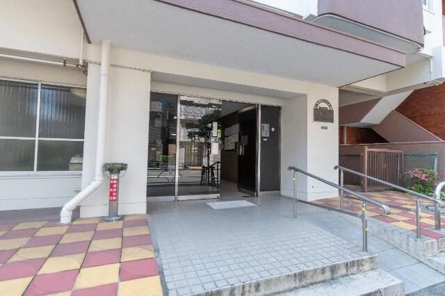 武蔵関ハイツＡ棟のエントランス