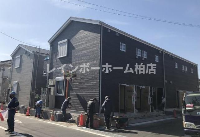 ドミール西初石Ａ棟のエントランス