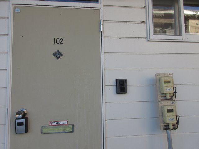 チャーミーハイツのエントランス