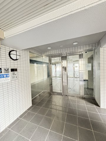ジュネスのエントランス