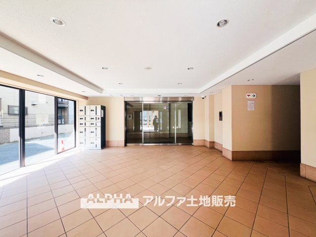 グリーンコーポ豊田のエントランス|【lobby】
◆ロビー◆共用部は管理の行き届いた綺麗なスペース。いつも明るく家族を、来客を出迎えてくれる大切な場所です。