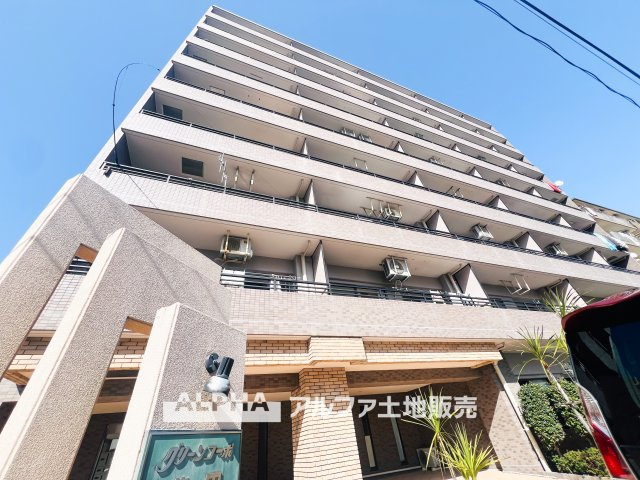 グリーンコーポ豊田の外観|【Soft Horizon】
◆空とつながる暮らし◆
広がる景色が、心の視界までひらいてくれる。過ごすほどに、毎日の一瞬一瞬が大切に感じられる住まい。