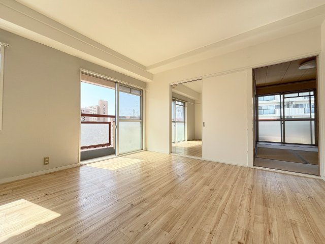 第一プレジデントハイツの居間・リビング