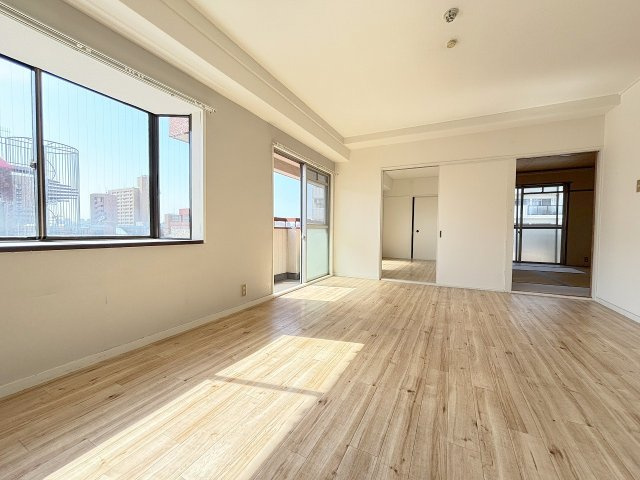 第一プレジデントハイツの居間・リビング