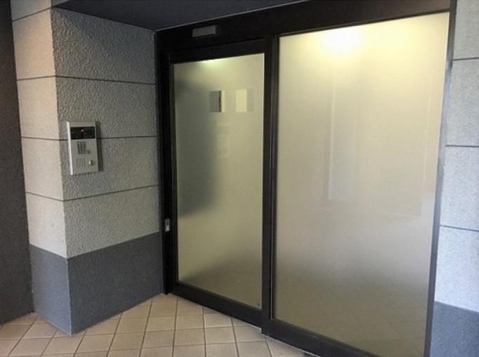 板橋区高島平５丁目の賃貸マンションのエントランス