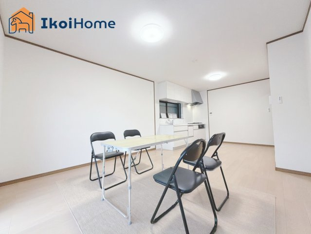 神戸市北区松が枝町1丁目　中古戸建の居間・リビング|●年中無休：当日予約可●リビングは長方形で家具を配置しやすい間取りになっています。