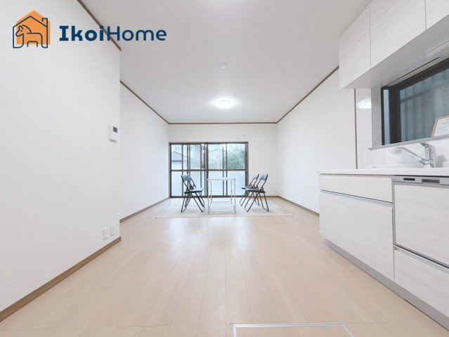 神戸市北区松が枝町1丁目　中古戸建の居間・リビング|●年中無休：当日予約可●LDKは二面採光ですので陽当り・通風良好です。内部フルリフォーム済！