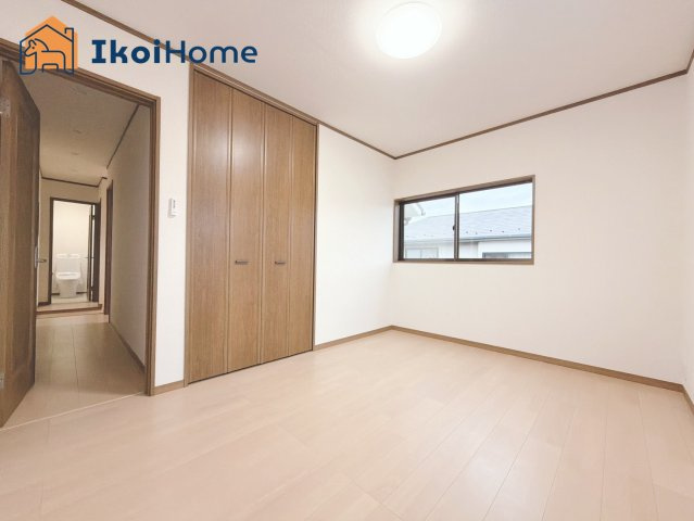 神戸市北区松が枝町1丁目　中古戸建の子供部屋|●年中無休：当日予約可●収納が多く季節ものの家電も収納できます。ハンガーラックの設置も可能