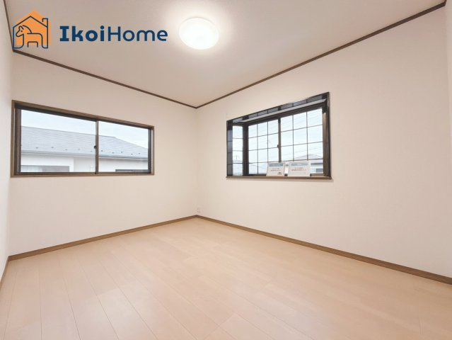 神戸市北区松が枝町1丁目　中古戸建のその他|各部屋にはカーテンレールはついていません。約２万円前後で全窓にカーテンレールを取り付けできます。
