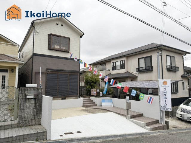 神戸市北区松が枝町1丁目　中古戸建のエントランス|●資料・カタログのご請求無料●スーパーやコンビニ、飲食店、病院など徒歩圏内の施設も多々あります。