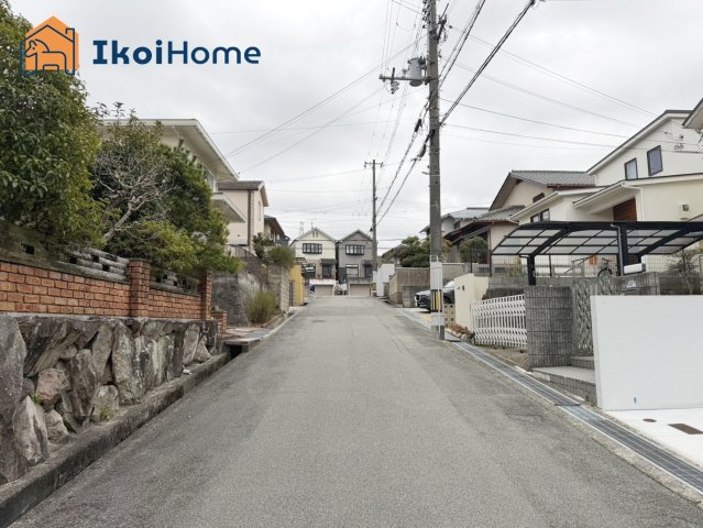 神戸市北区松が枝町1丁目　中古戸建の前面道路含む現地写真|●年中無休：当日予約可●前面道路は南東側幅員約6mでゆったりしております！