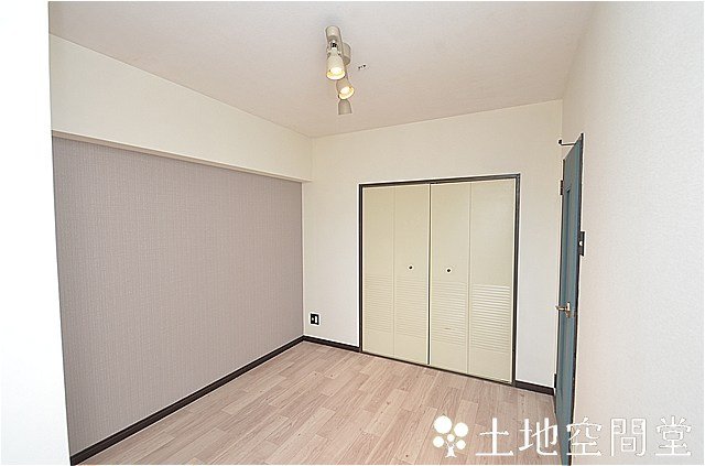 エクレール若葉台の洋室