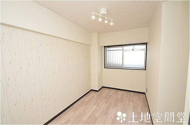 エクレール若葉台の洋室