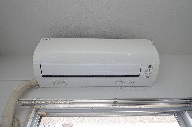 エクレール若葉台の設備|リビングに新品エアコンが付きました。