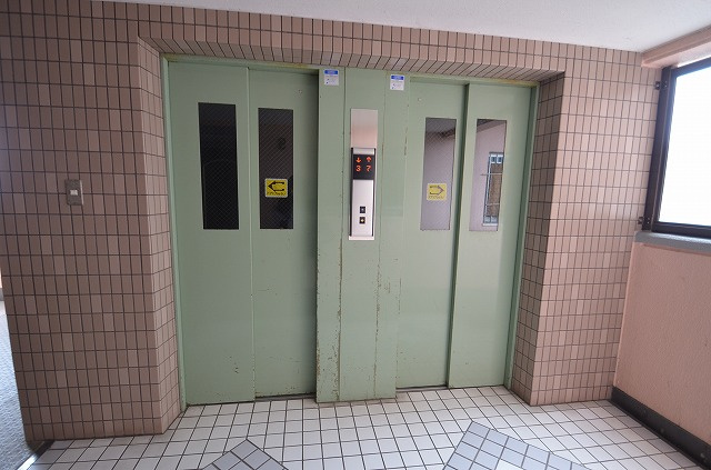 エクレール若葉台の設備|エレベーター2基あります。