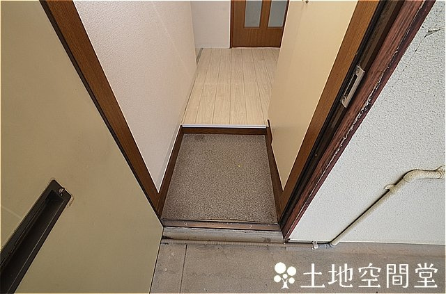 ＹＭＭビルの玄関