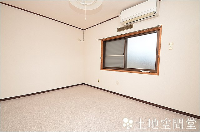 鷹見台２丁目貸家の洋室