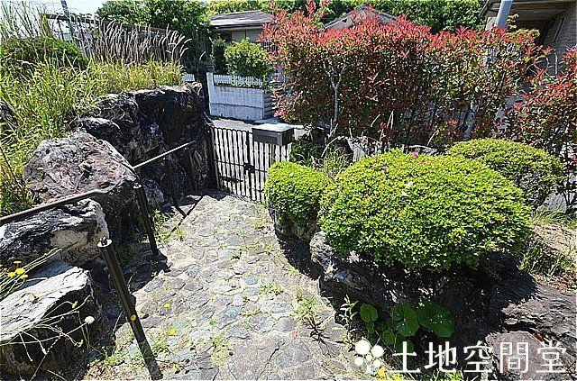 鷹見台２丁目貸家の庭