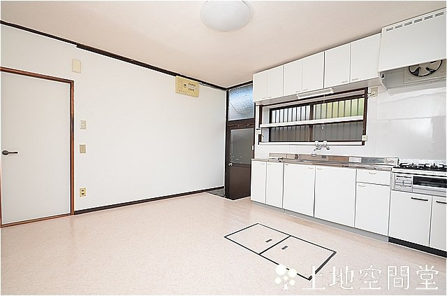 鷹見台２丁目貸家の居間・リビング