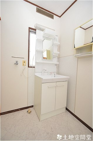 鷹見台２丁目貸家の洗面所