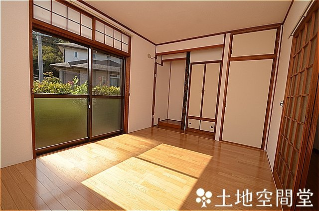鷹見台２丁目貸家の洋室