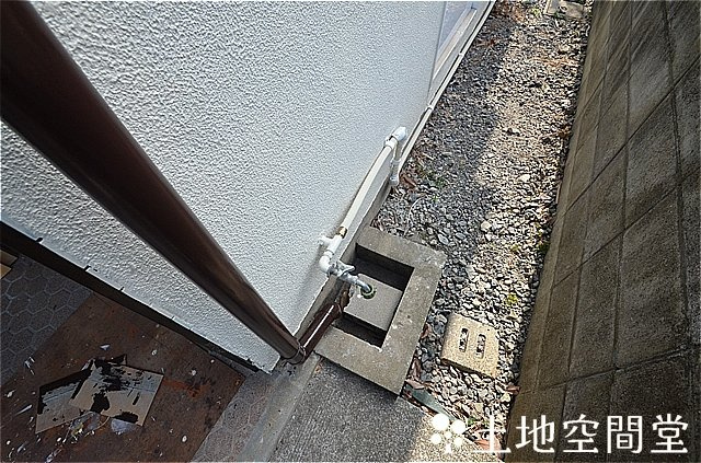 町上津役西３丁目貸家の庭