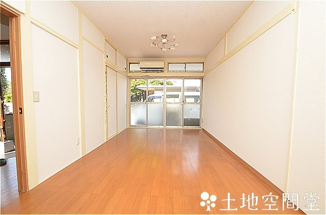 町上津役西３丁目貸家の居間・リビング